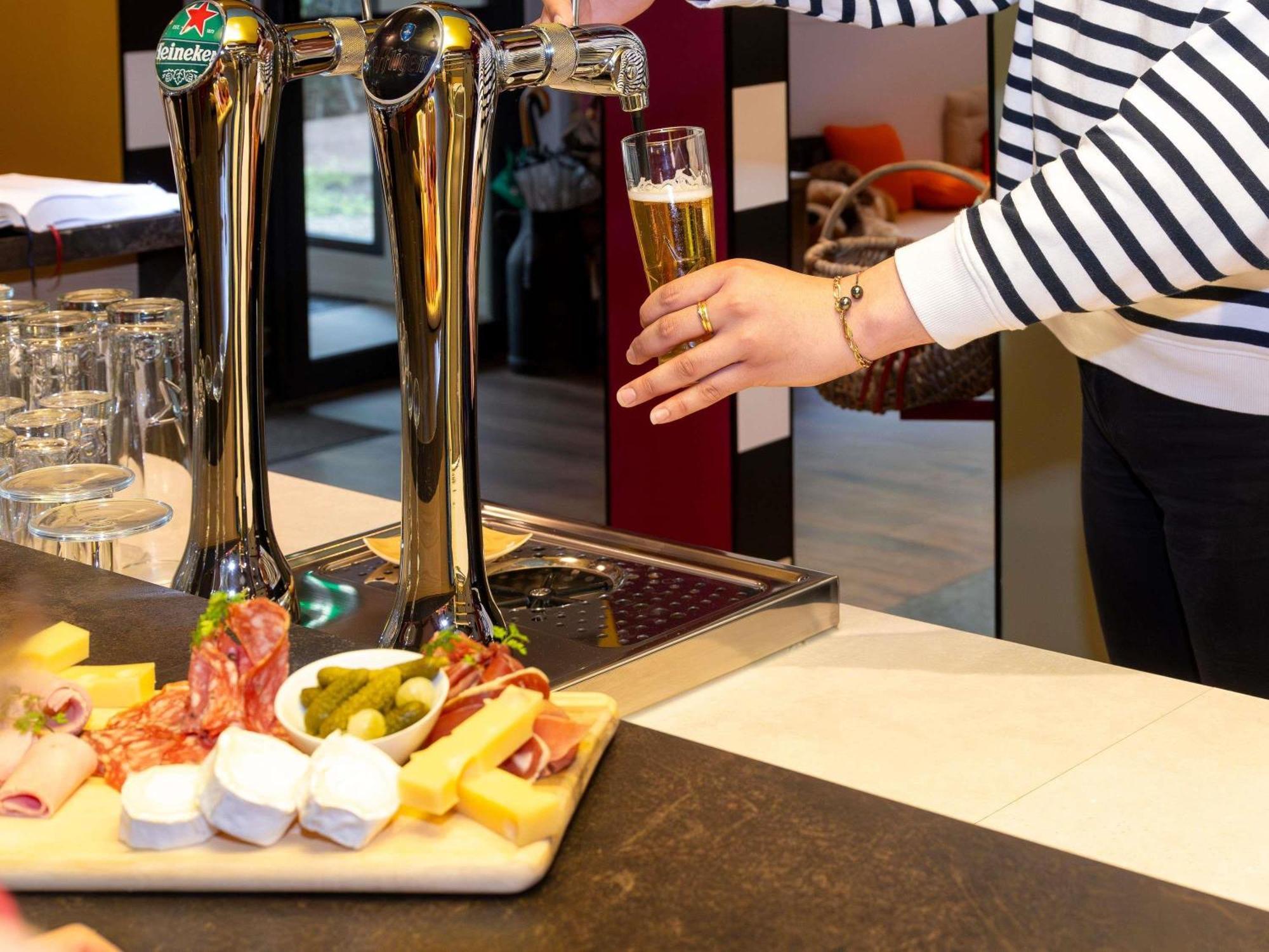 Greet Hotel Massieux Lyon Nord Ngoại thất bức ảnh