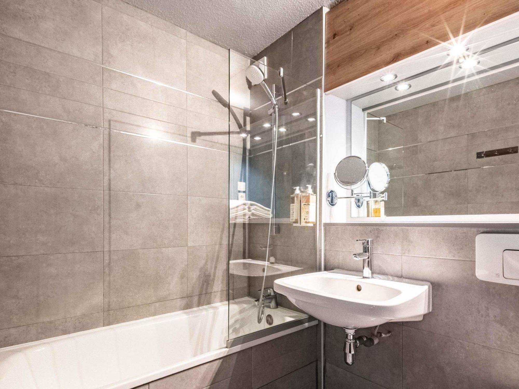 Greet Hotel Massieux Lyon Nord Ngoại thất bức ảnh